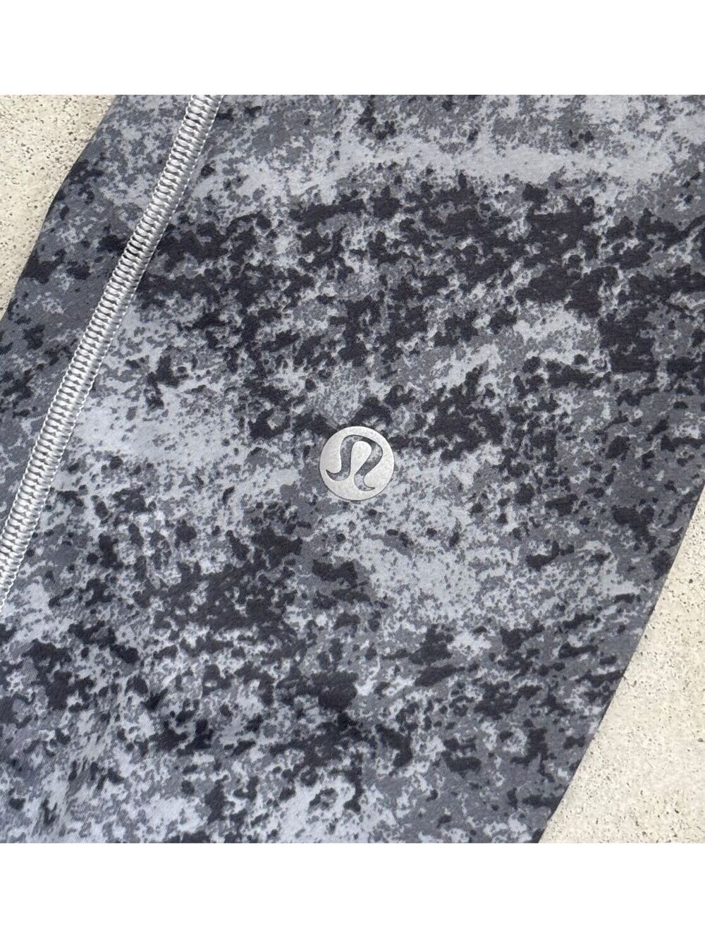 Lululemon Luxtreme Running Textured Gray High-Rise Leggings Side Pockets Size 4